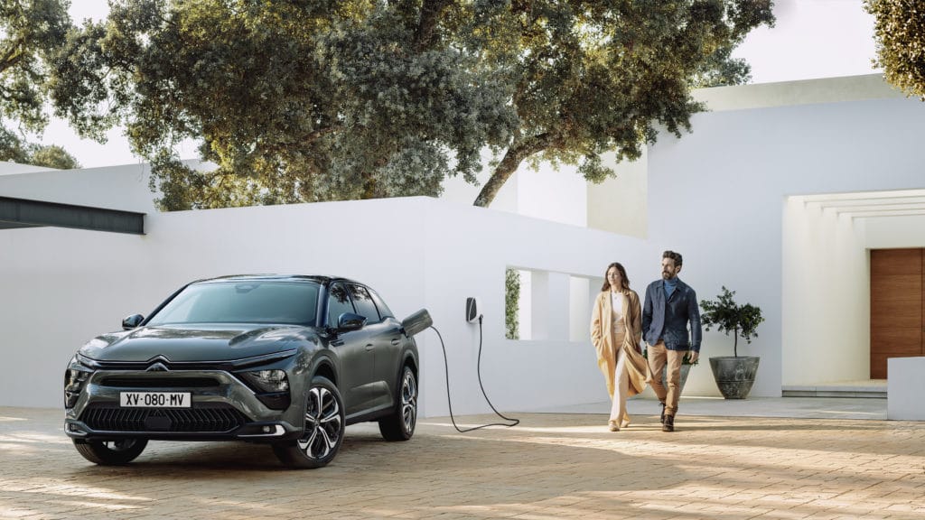 gta Amobilité drome ardèche vaucluse voitures électriques hybrides location courte durée véhicules neufs d'occasion-voiture-premium-suv-compact-ardeche-Drome-